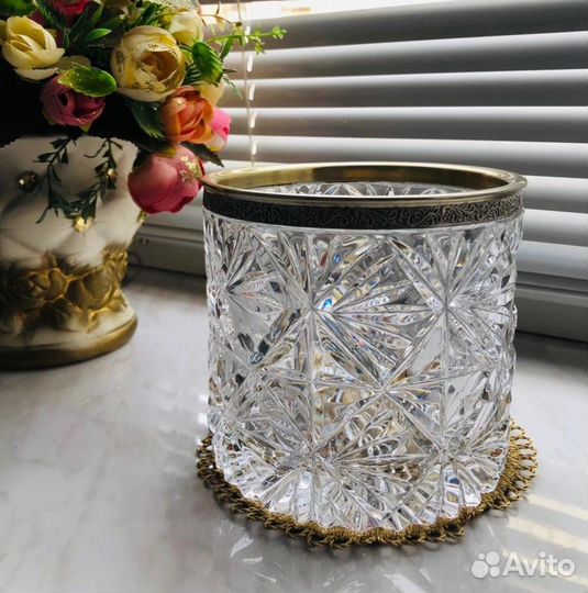 Хрустальная конфетница