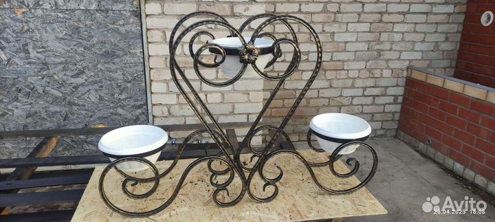 Подставка для цветов напольная металлическая