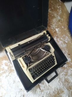 Печатная пишущая машинка