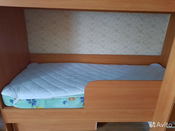 Двухъярусная кровать бу с матрасами