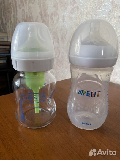 Бутылочки для кормления и ершик для мытья