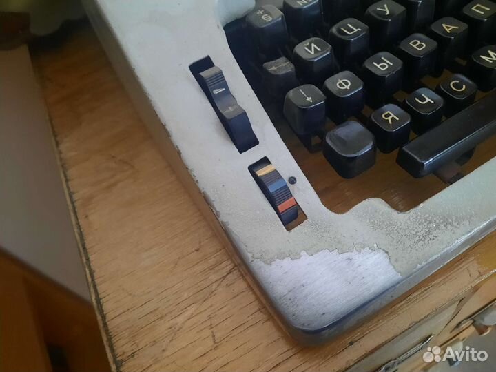 Печатная пишущая машинка Уфа-2М