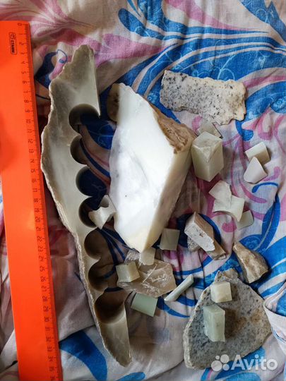 Натуральный белый нефрит из Бурятии