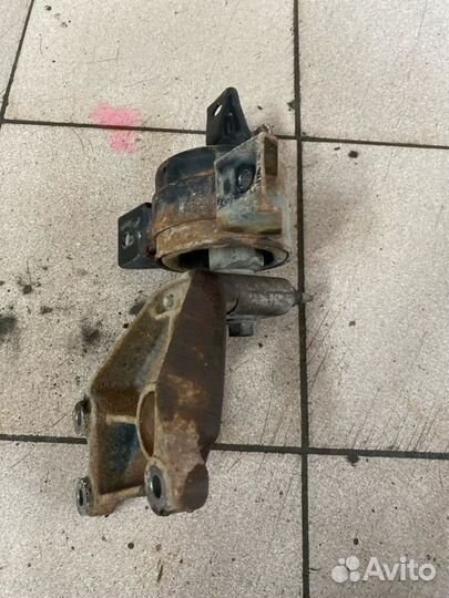 Опора Кпп передняя левая Chevrolet Aveo T250 B12D1