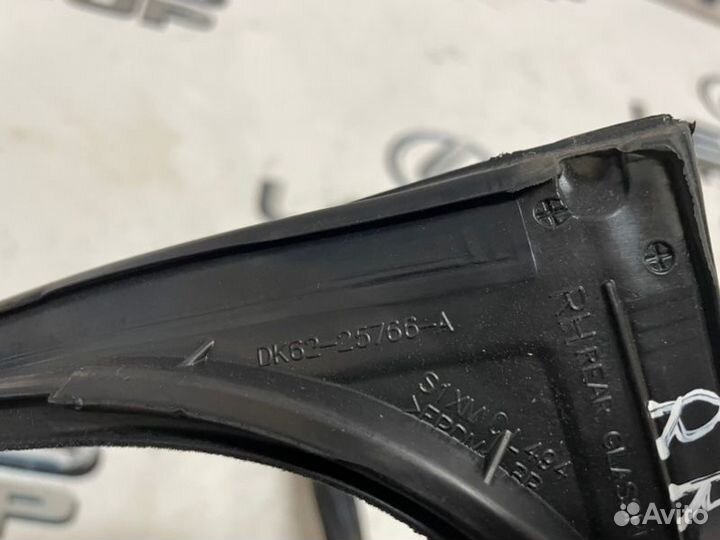 Уплотнительная резинка двери прав. зад. Land Rover