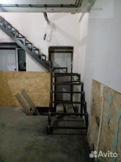 Металлическая лестница в частный дом