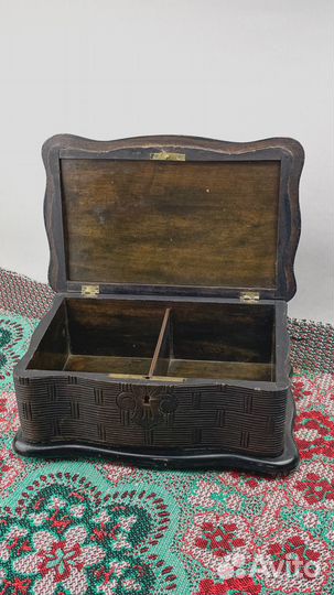 Старинная деревянная шкатулка, коробка