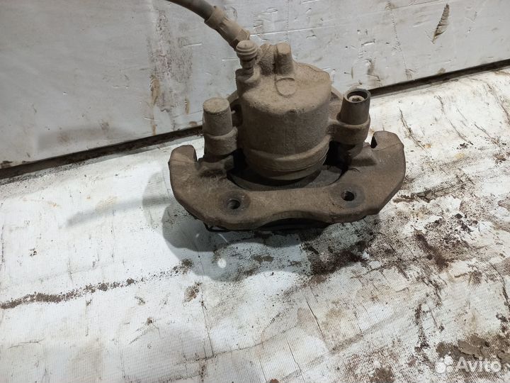 Передний левый суппорт Ford Focus 2