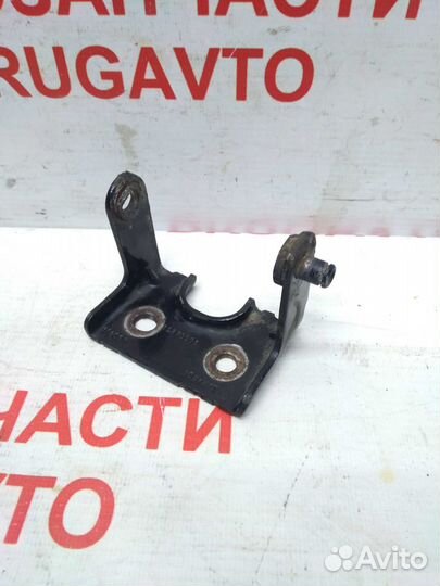 Петля двери багажника Chevrolet Trailblazer 2006