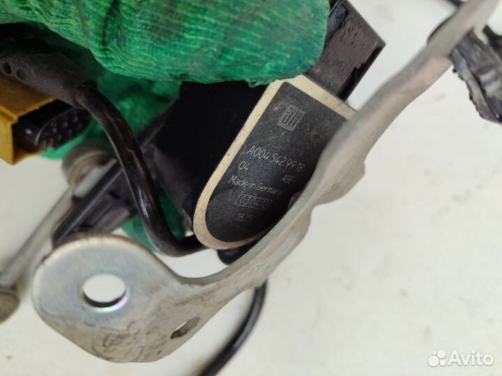 Датчик положения кузова mercedes w204