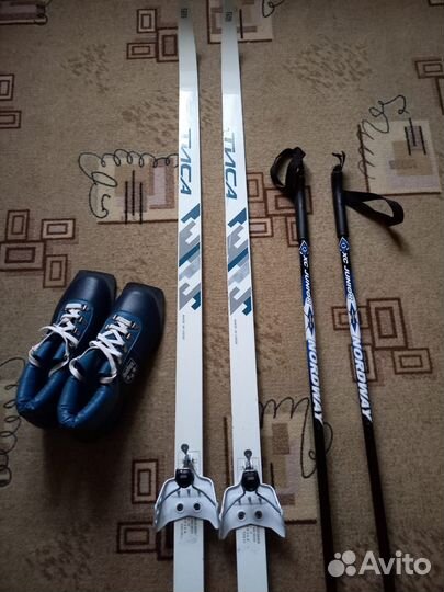 Лыжный комплект 175 см с палками и ботинками