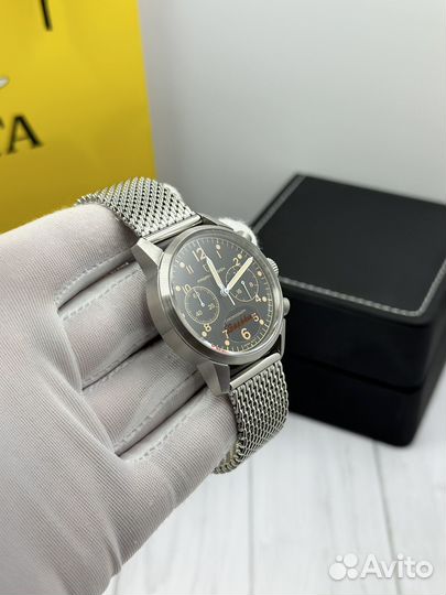 Мужские наручные часы на браслете