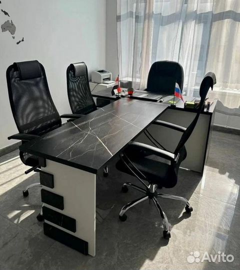 Стол с брифингом новый