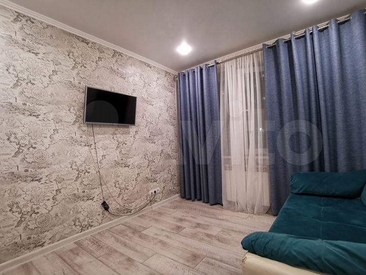 2-к. квартира, 43 м², 1/9 эт.