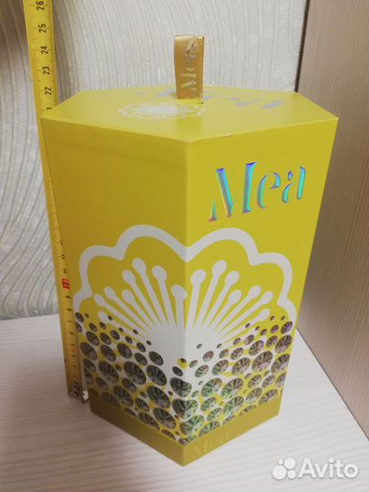 Подарочная коробка