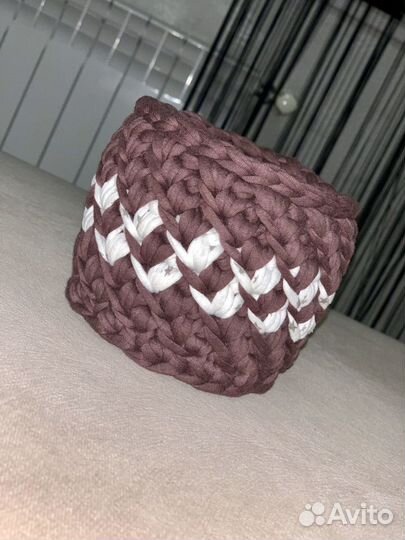 Вязаная интерьерная корзинка для хранения мелочей