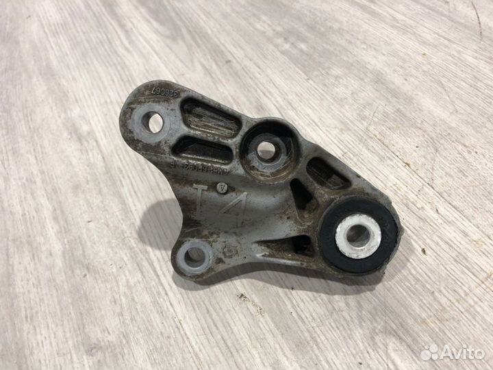 Кронштейн опоры кпп задний Ford Focus седан qqdb