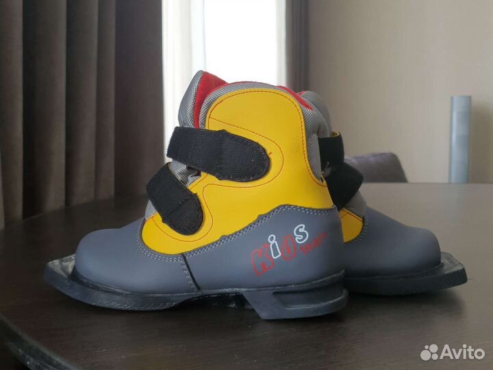 Лыжные ботинки