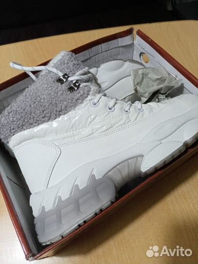 Кроссовки женские 36 размер новые