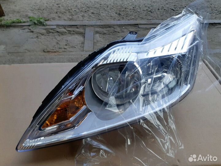 Фара Ford Focus 2 08-11