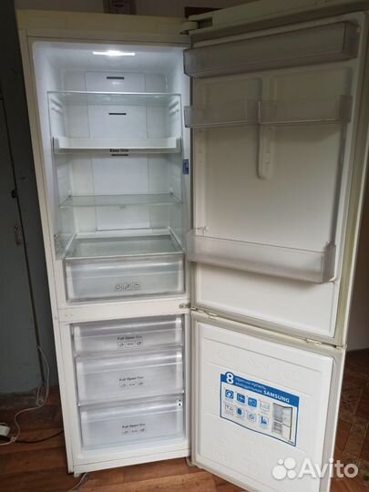 Холодильник Samsung