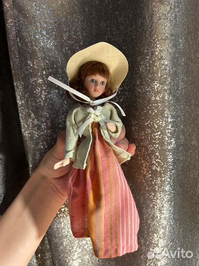 Кукла фарфоровая коллекционная