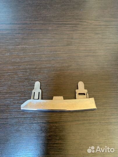 Молдинг решетки радиатора Toyota Land Cruiser