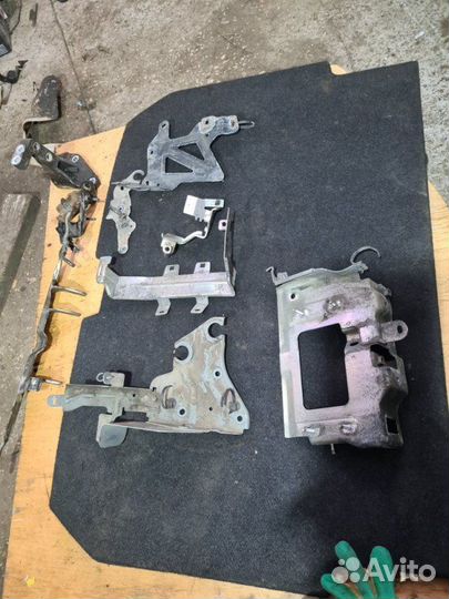 Крепление аккумулятора Nissan Juke F15 1.6 DDT