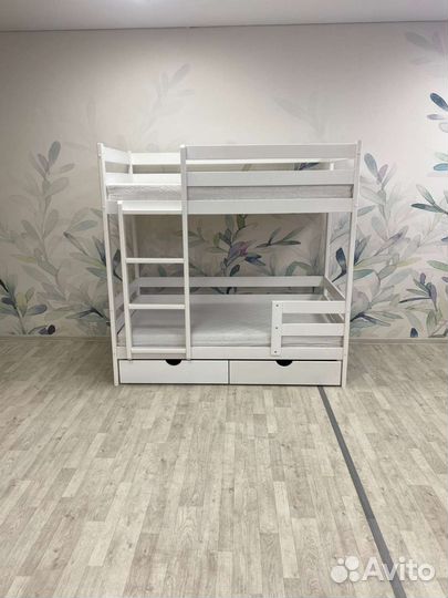Детская двухэтажная кровать