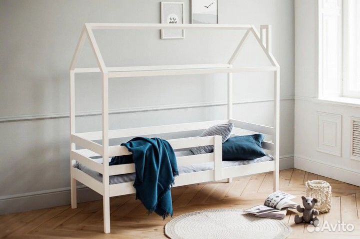 Детская кровать домик из березы