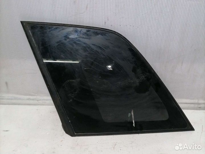 Стекло заднее левое глухое Suzuki Grand Vitara 2