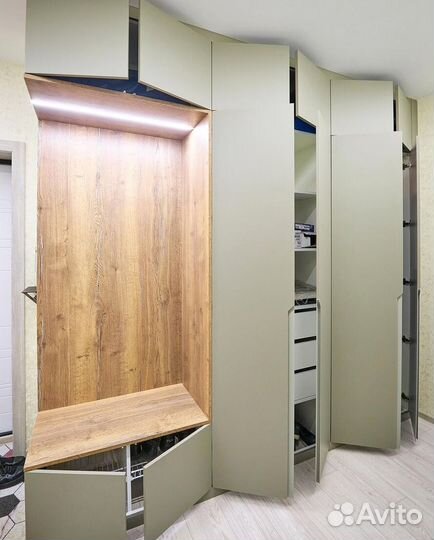 Шкаф в прихожую на заказ