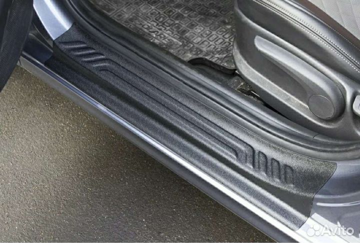 Накладки на внутренние пороги дверей на Hyundai So