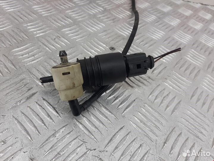 Насос (моторчик) омывателя стекла Audi A4 B5 1999