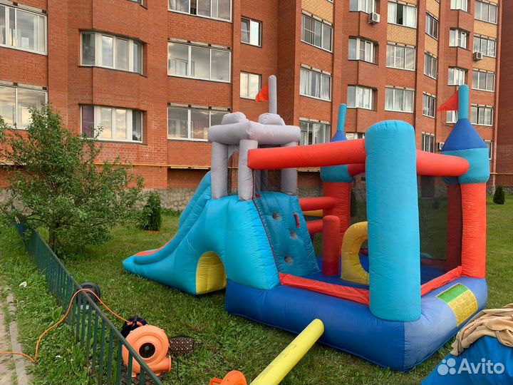 Надувной батут с горкой