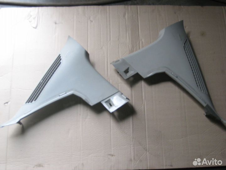 Накладка задней стойки верхняя Renault Megane 2