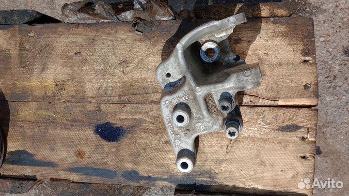 Лапа подушка двигателя citroen c5 ii iii 2.0 2016