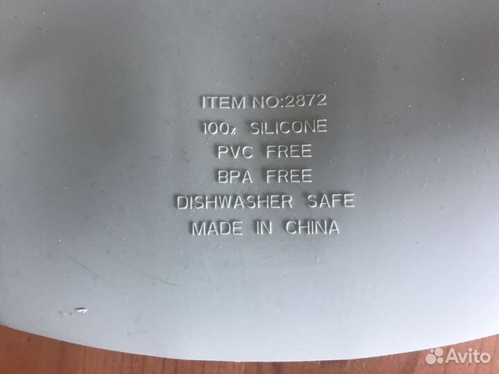 Комплект тарелок и слюнявчик