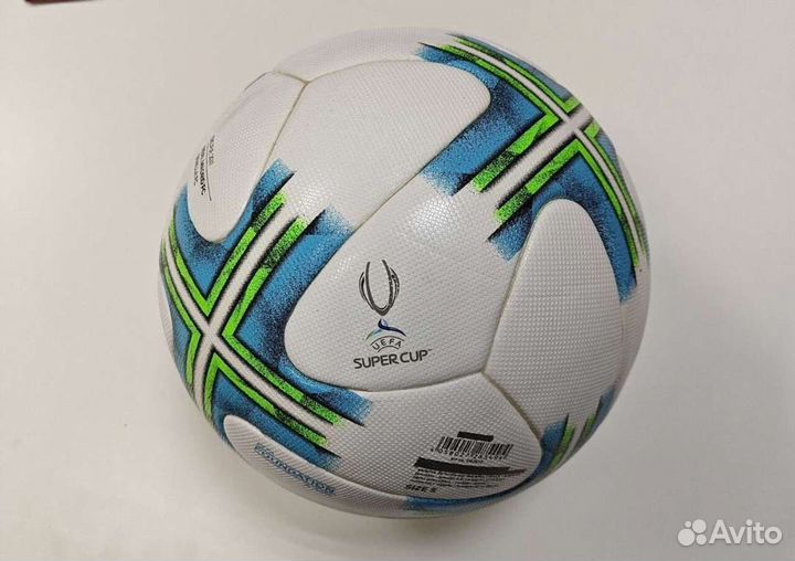 Футбольный мяч профессиональный adidas