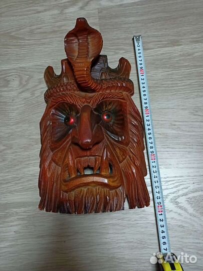 Маска ручной работы из дерева