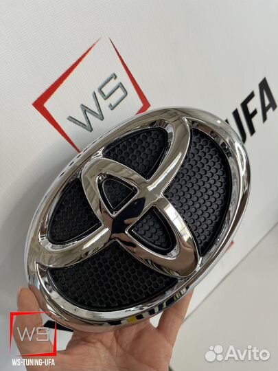 Эмблема Toyota Land Cruiser Y428