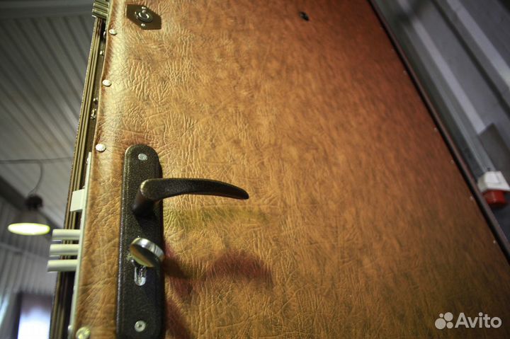 Дверь входная металлическая