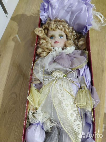 Кукла фарфоровая коллекционная