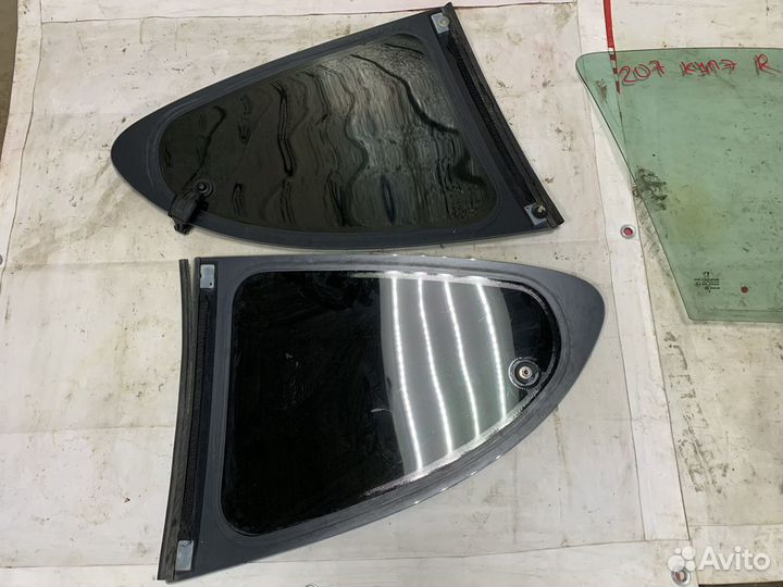 Стекло двери Peugeot 207