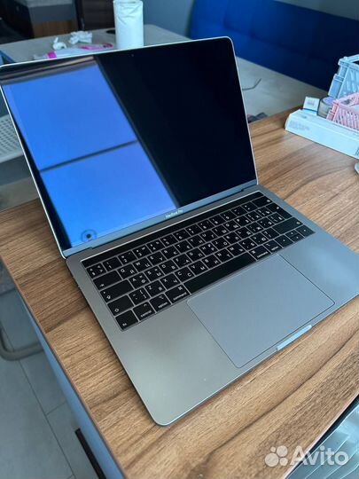 MacBook Pro 13-inch 2019, Two Thunderbolt 3 ports