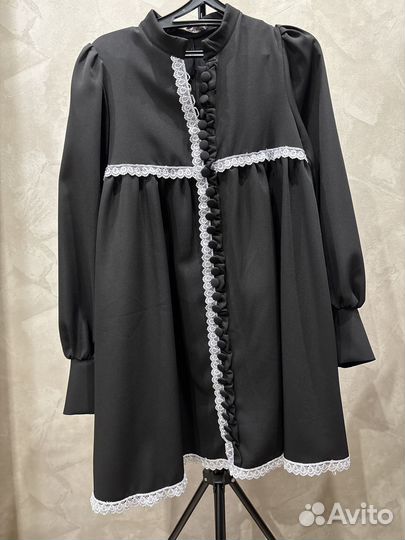 Платье черное с рюшами