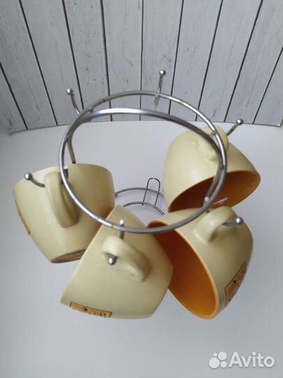 Набор чашек с блюдцами на подвесе