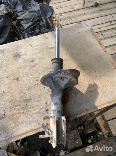 Стойка передняя левая на Шевроле лачетти