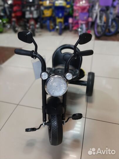 Новый трёхколёсный велосипед