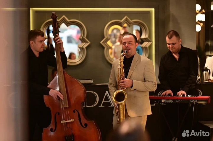 Саксофонист на мероприятие